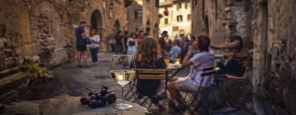 Piazza di san gimignano d'estate