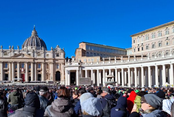 People watching the Mass in St Peter' Square during Jubilee 2025