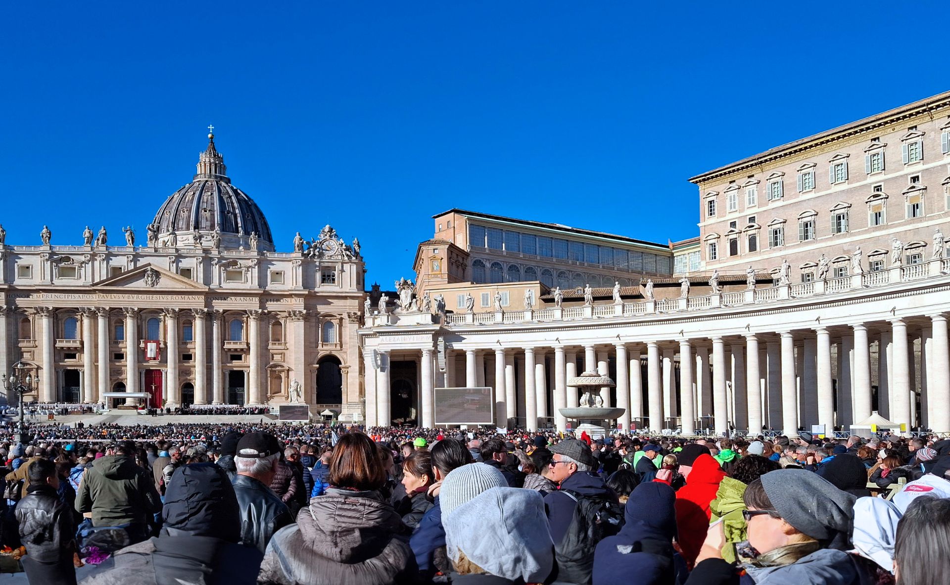 People watching the Mass in St Peter' Square during Jubilee 2025